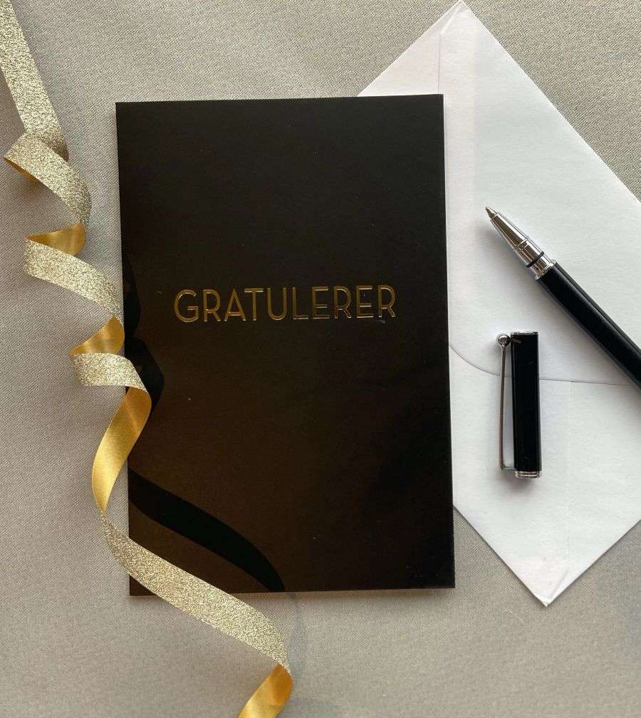 NORWAY DESIGN STUDIO - "Gratulerer" KORT MØRK MARM