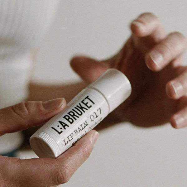 L:A BRUKET -  017 LIP BALM - Almond/coconut 14g